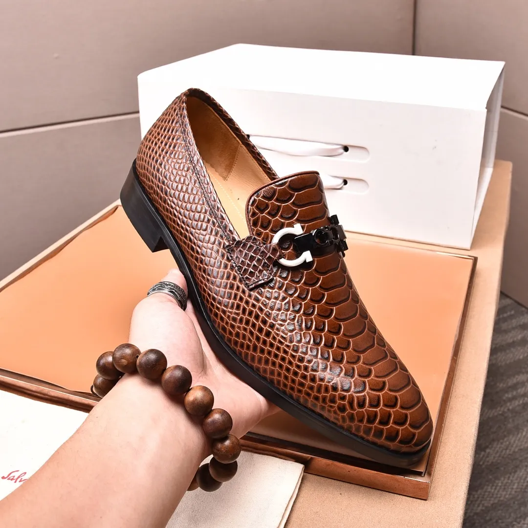Men's shoes 💰540📛📛(water-dyed cowhide) Salvatore Ferragamo high-end (Salvatore Ferragamo) is the world's top luxury footwear brand. It comes from the fashion kingdom of Italy and is famous all over the world for its traditional handmade design and novel styles...🚶🏻🚶🏻New suit shoes are available simultaneously at the counter. This model is purely handmade. The fabric is imported from Italy's original first-layer cowhide. Soft water-dyed cowhide lining. Original authentic outsole🌀🌀Size: 38➖45